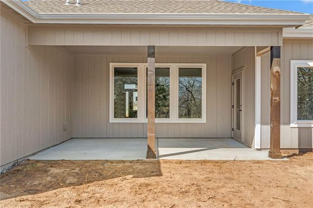 318 Rockers Drive, Baldwin City, KS 66006