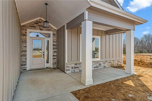 318 Rockers Drive, Baldwin City, KS 66006