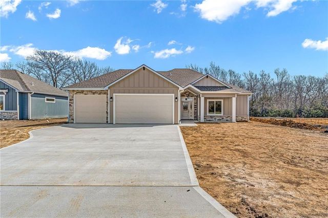 318 Rockers Drive, Baldwin City, KS 66006