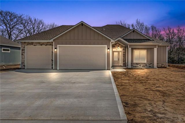 318 Rockers Drive, Baldwin City, KS 66006