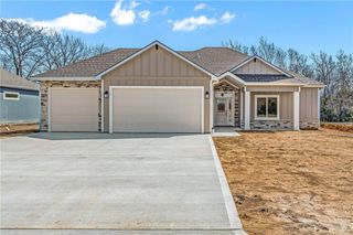 318 Rockers Drive, Baldwin City, KS 66006