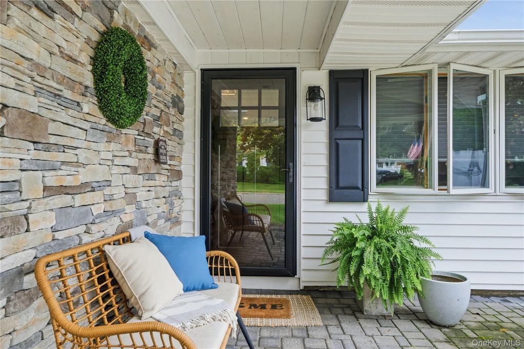 2 Mount Wilson Avenue, Farmingville, NY 11738 — photo 4