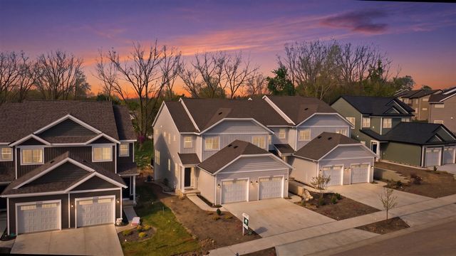 2245 Watertown Way, Grand Rapids, MI 49505