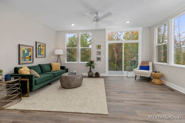 2245 Watertown Way, Grand Rapids, MI 49505