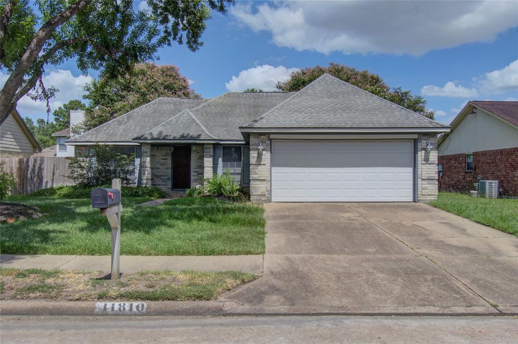 11810 Stone Bridge Drive, Houston, TX 77064
