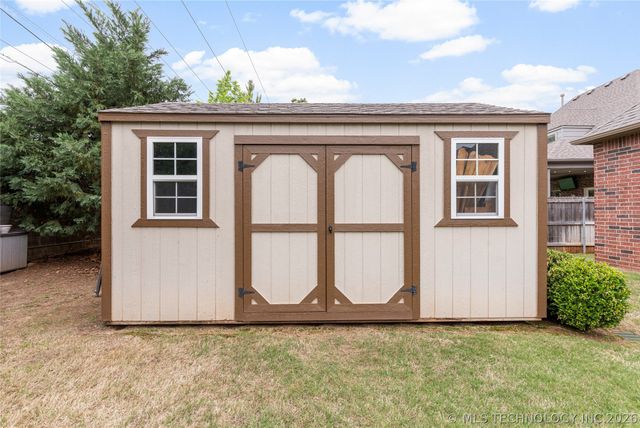 8614 E 110th Court, Tulsa, OK 74133