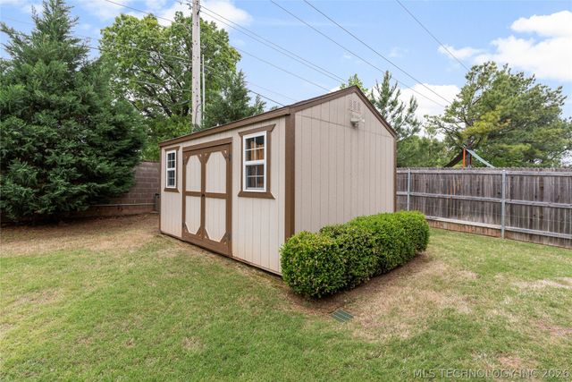 8614 E 110th Court, Tulsa, OK 74133