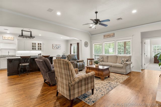 8614 E 110th Court, Tulsa, OK 74133