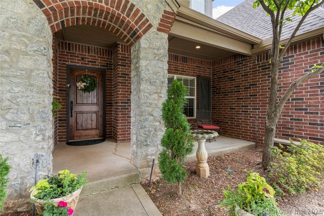 8614 E 110th Court, Tulsa, OK 74133