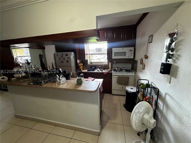 1245 W 24th St 126, Hialeah, FL 33010