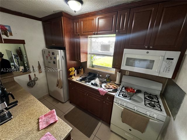 1245 W 24th St 126, Hialeah, FL 33010