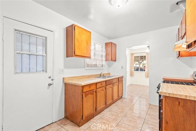 1972 E 88th, Los Angeles, CA 90002