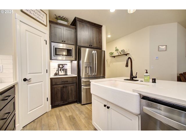 2421 Ne 1ST Ave, Battle Ground, WA 98604