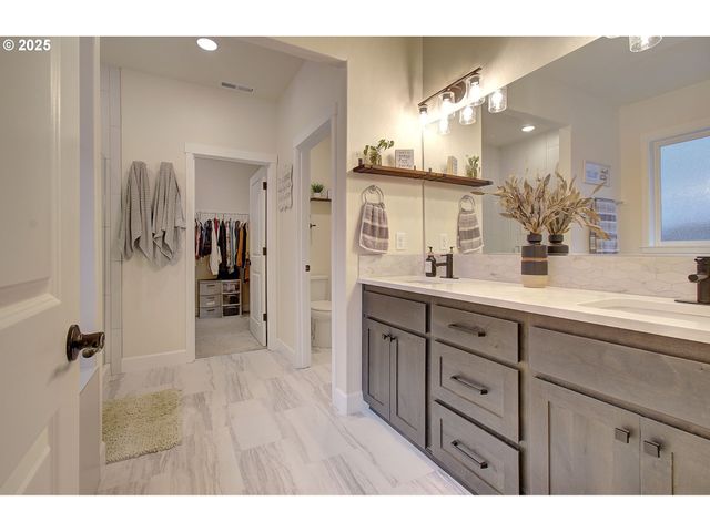 2421 Ne 1ST Ave, Battle Ground, WA 98604