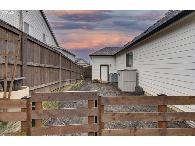 2421 Ne 1ST Ave, Battle Ground, WA 98604