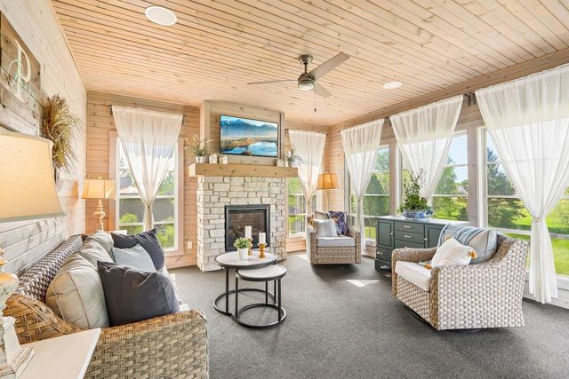 6438 Irving Drive, Sun Prairie, WI 53590