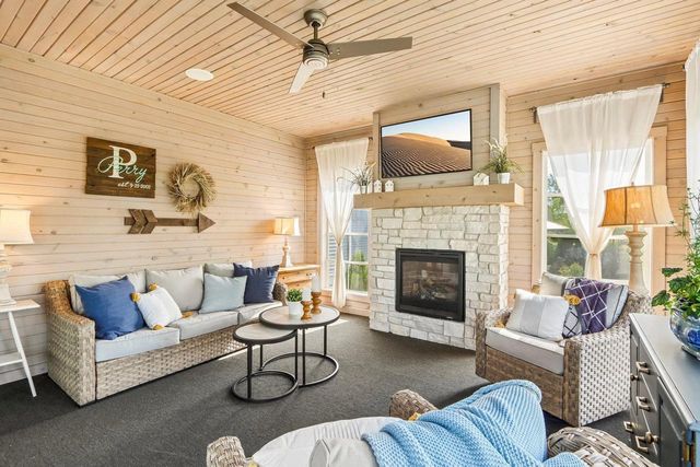 6438 Irving Drive, Sun Prairie, WI 53590