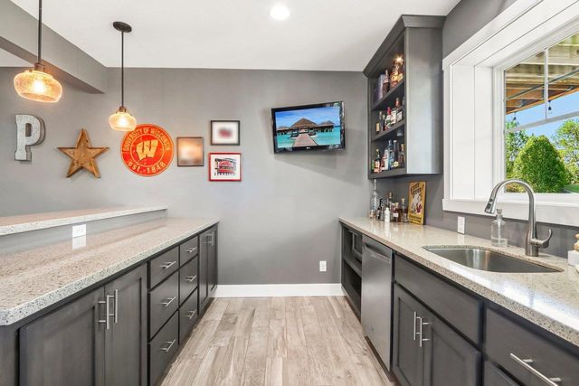 6438 Irving Drive, Sun Prairie, WI 53590