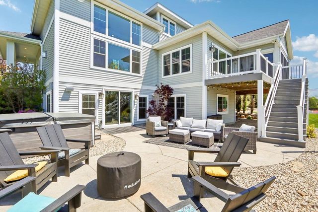 6438 Irving Drive, Sun Prairie, WI 53590