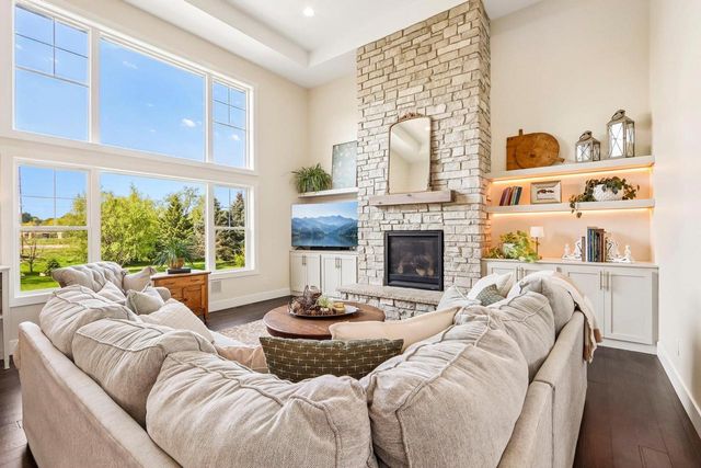 6438 Irving Drive, Sun Prairie, WI 53590