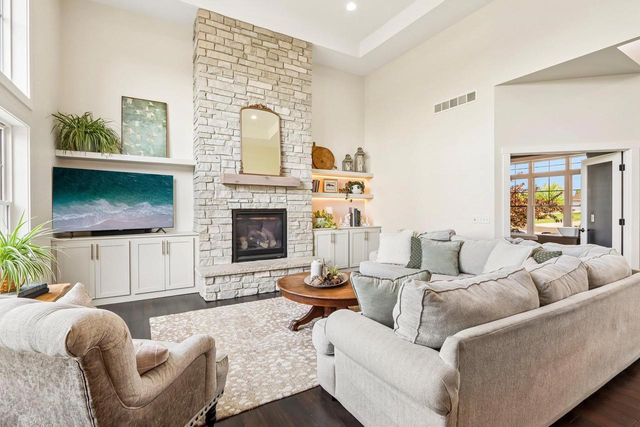 6438 Irving Drive, Sun Prairie, WI 53590