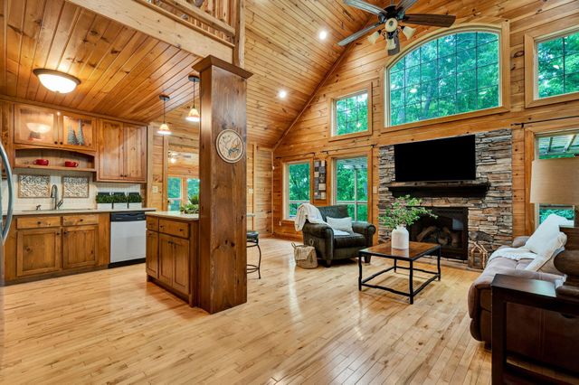 176 Rivers Edge Lane, Benton, TN 37307
