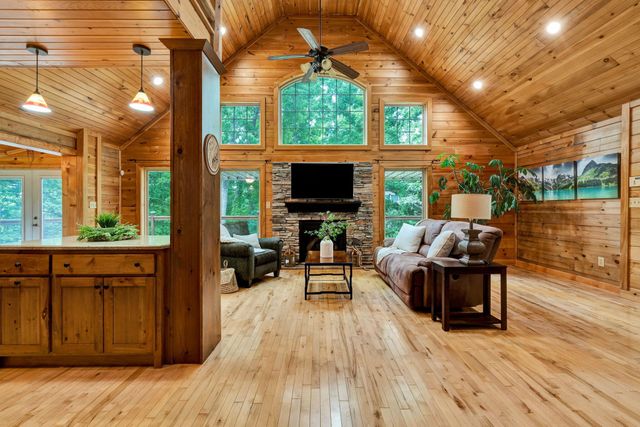 176 Rivers Edge Lane, Benton, TN 37307