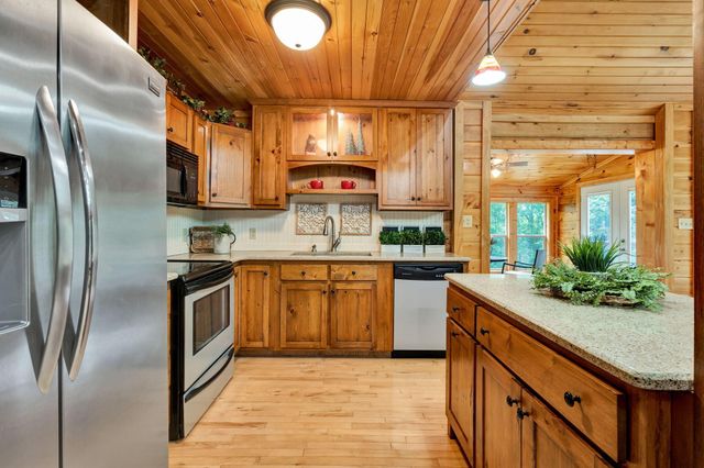 176 Rivers Edge Lane, Benton, TN 37307