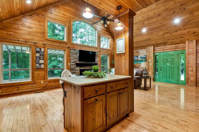 176 Rivers Edge Lane, Benton, TN 37307