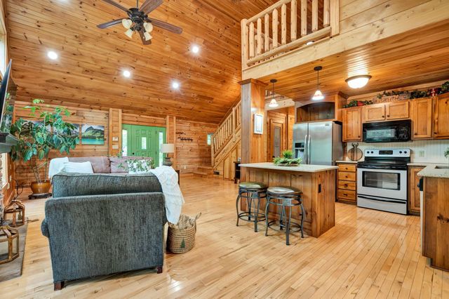176 Rivers Edge Lane, Benton, TN 37307