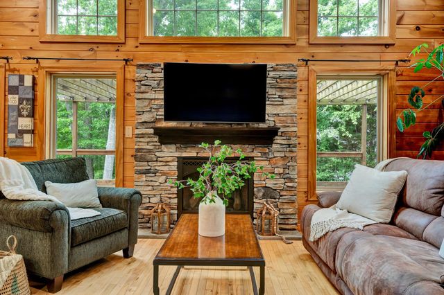 176 Rivers Edge Lane, Benton, TN 37307