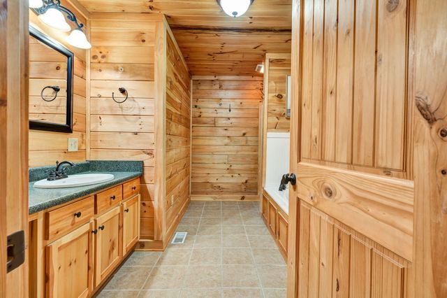 176 Rivers Edge Lane, Benton, TN 37307
