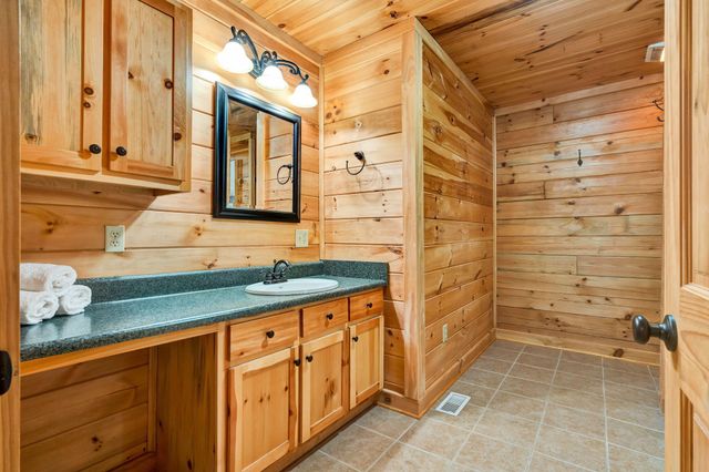 176 Rivers Edge Lane, Benton, TN 37307