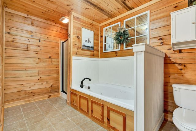 176 Rivers Edge Lane, Benton, TN 37307
