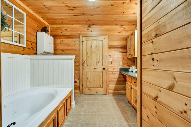 176 Rivers Edge Lane, Benton, TN 37307