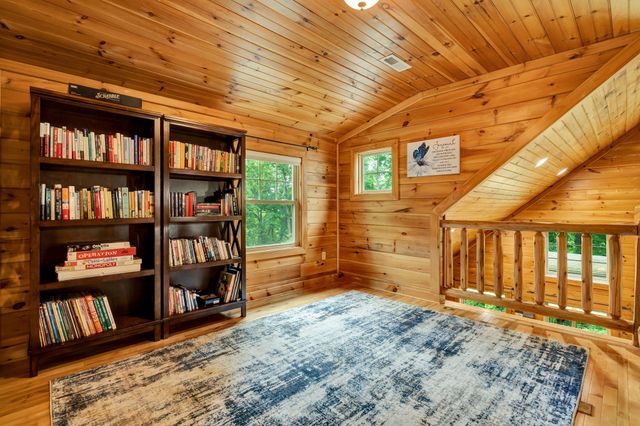176 Rivers Edge Lane, Benton, TN 37307