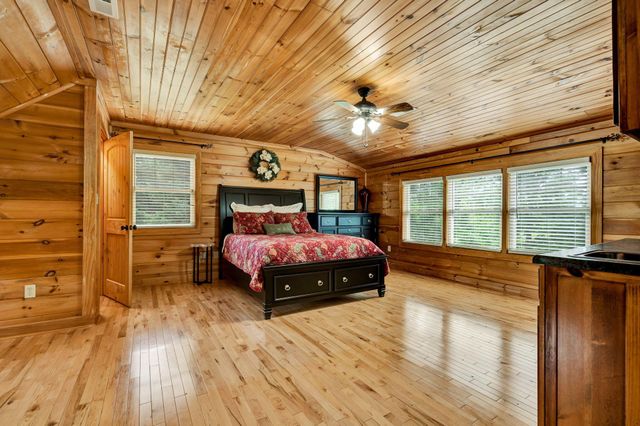 176 Rivers Edge Lane, Benton, TN 37307