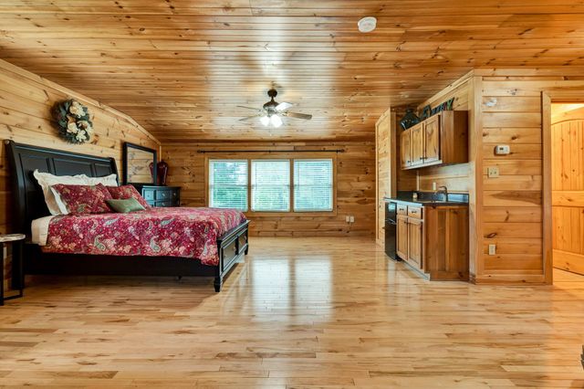 176 Rivers Edge Lane, Benton, TN 37307