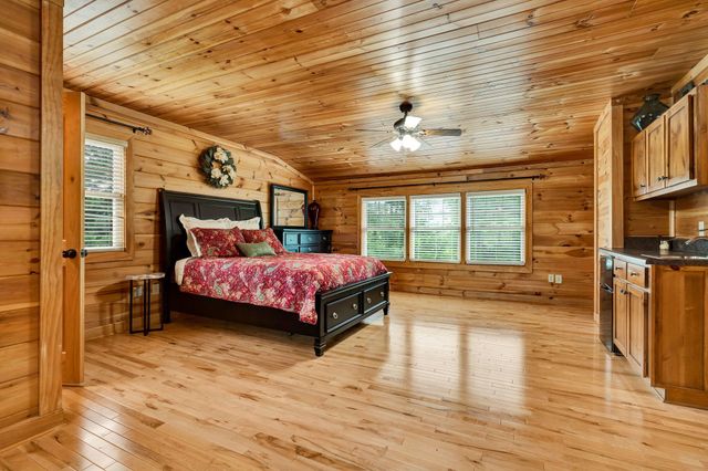176 Rivers Edge Lane, Benton, TN 37307