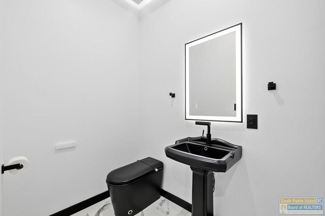 203 W Lantana St., South Padre Island, TX 78597