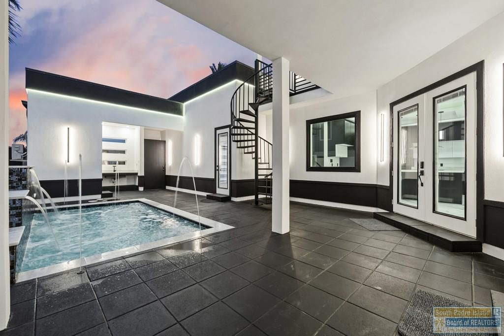 203 W Lantana St., South Padre Island, TX 78597