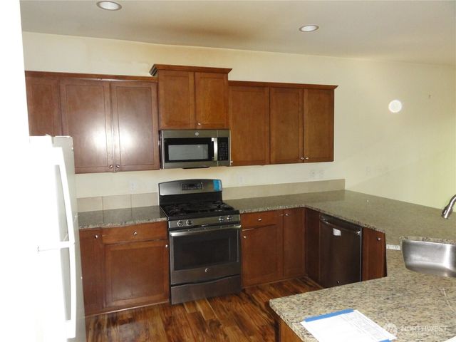 1011 28th Street NW, Puyallup, WA 98371