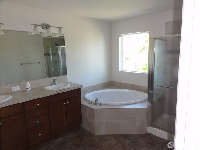 1011 28th Street NW, Puyallup, WA 98371