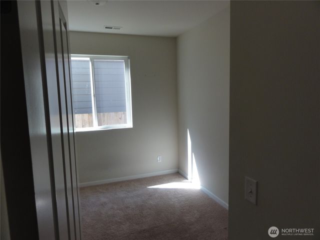1011 28th Street NW, Puyallup, WA 98371