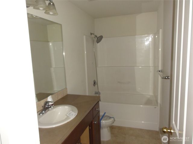 1011 28th Street NW, Puyallup, WA 98371