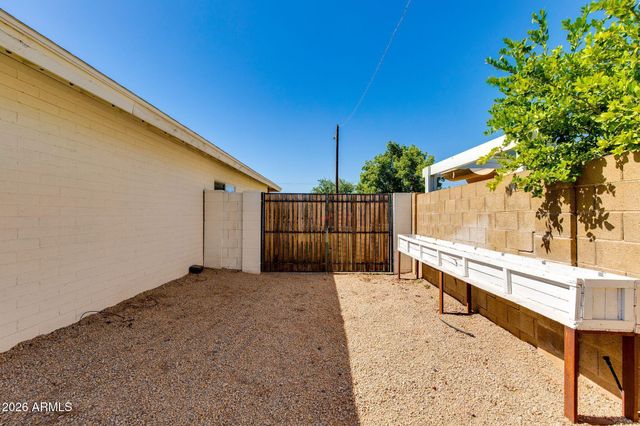 5002 E MITCHELL Drive, Phoenix, AZ 85018
