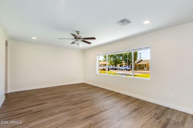 5002 E MITCHELL Drive, Phoenix, AZ 85018