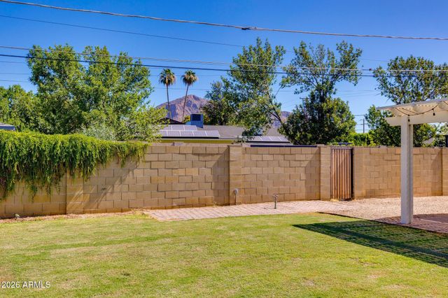 5002 E MITCHELL Drive, Phoenix, AZ 85018