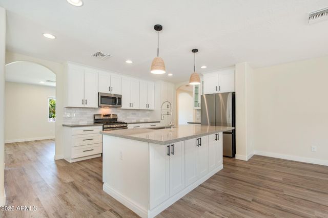 5002 E MITCHELL Drive, Phoenix, AZ 85018