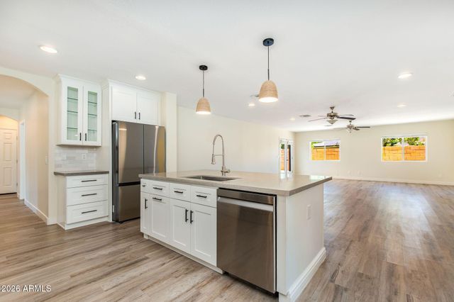 5002 E MITCHELL Drive, Phoenix, AZ 85018